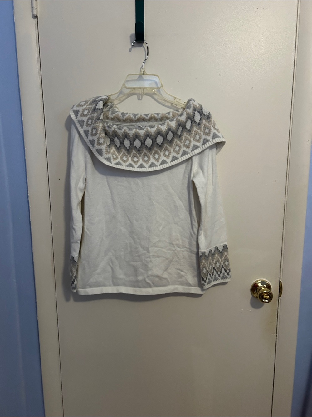 Westport S White/Multicolor Sleeve and Collar Light Weight Sweater